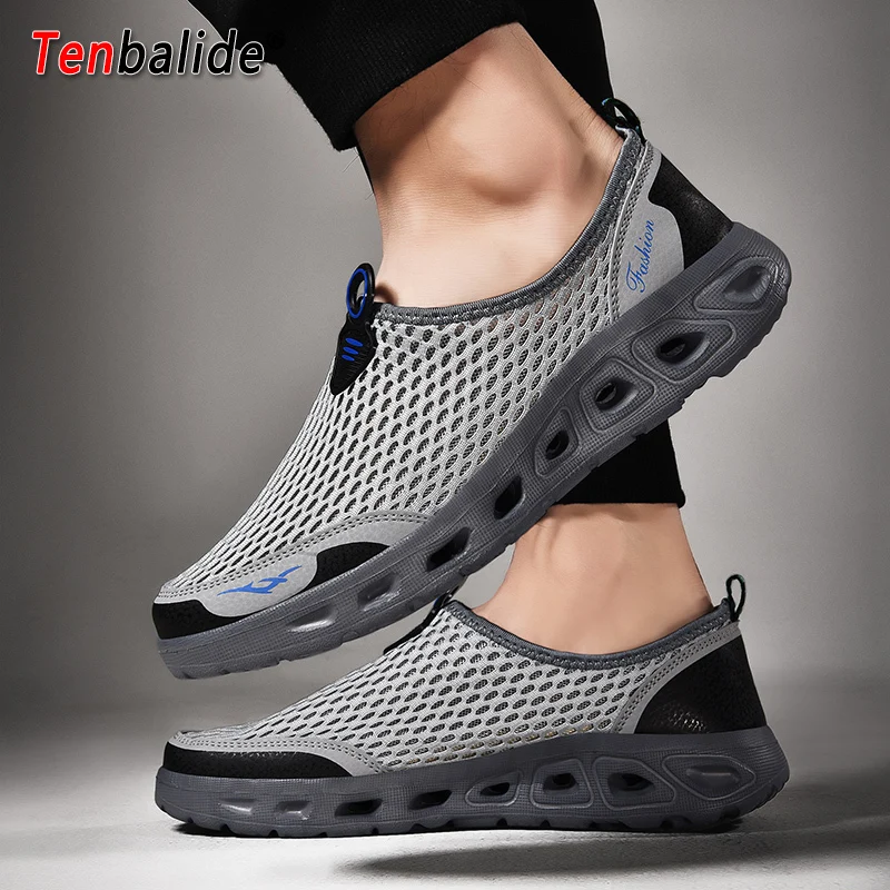 

2019 Summer Men's Shoes Breathable Mesh Shoes Lightweight Water Shoes Couple Flat Shoes Large Size