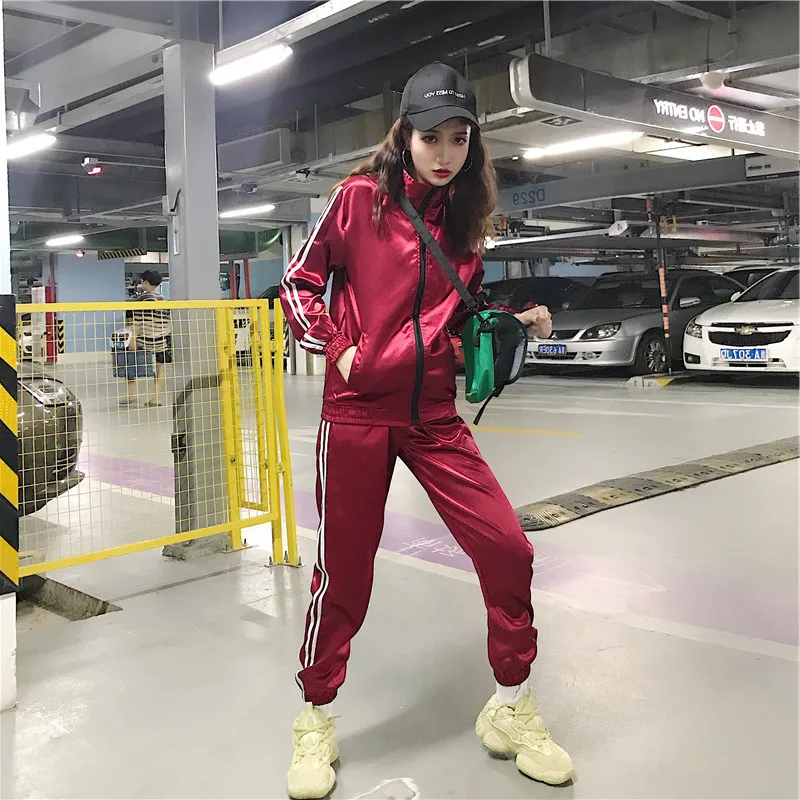 

2020 New Spring Two Piece Set Green Zip Up Striped Tape Jacket And Drawstring Pants Tracksuit Women Satin Streetwear Casual
