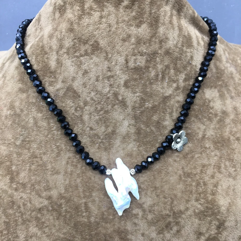 

Goth Jewlery Aesthetic Necklace Jewelry for Women Classic Strand Black CRYSTAL Letter Freshwater Pearl Pendant Necklace