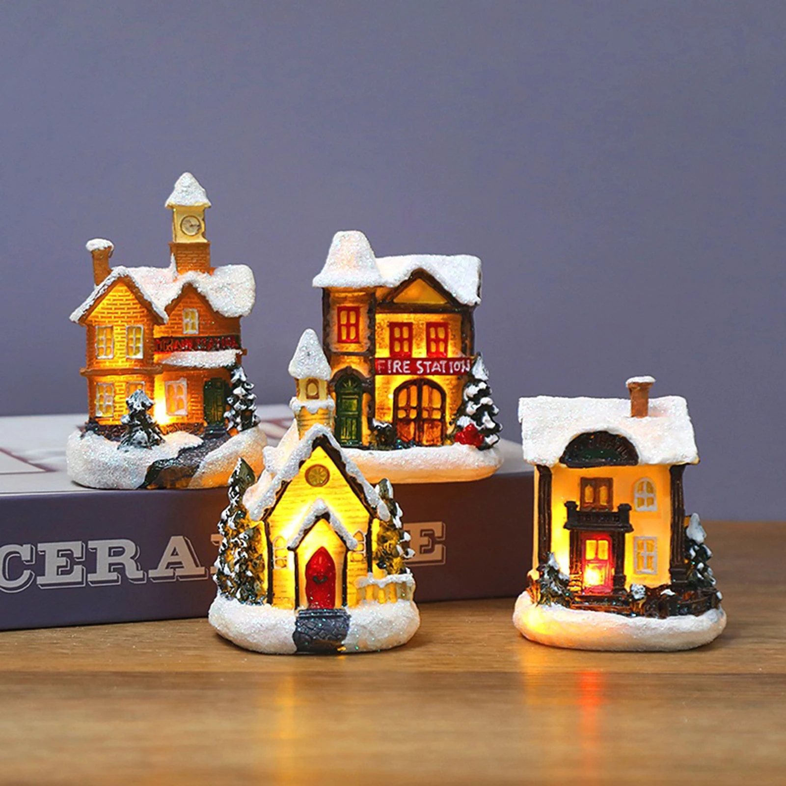 Casa de nieve de Navidad con luz LED Mini 4 pulgadas escena de Navidad de  resina pueblo casas en miniatura ciudad batería operar Navidad|Colgantes y  adornos en forma de gota| - AliExpress