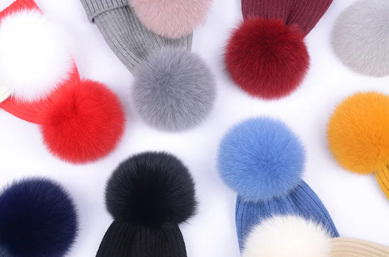 random color Повседневные хлопковые одноцветные шапочки для девушек и девушек, зимняя женская шапка с меховым помпоном, разноцветные вязаные шапки, женские шапочки - Цвет: random color