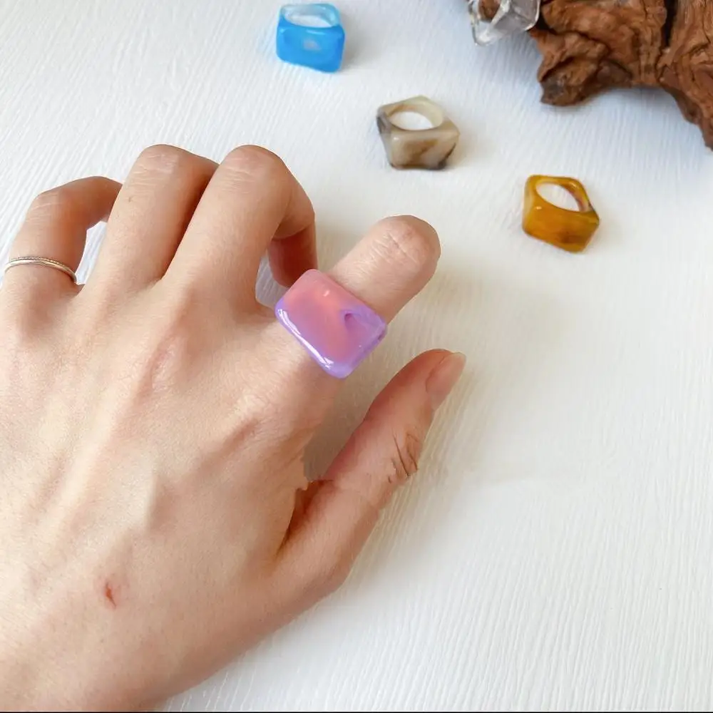 AOMU-1PC-Korea-Vintage-Transparent-Resin-Rings-Chic-Colorful-Acrylic-Geometric-Irregular-Ring-for-Women-Jewelry (1)