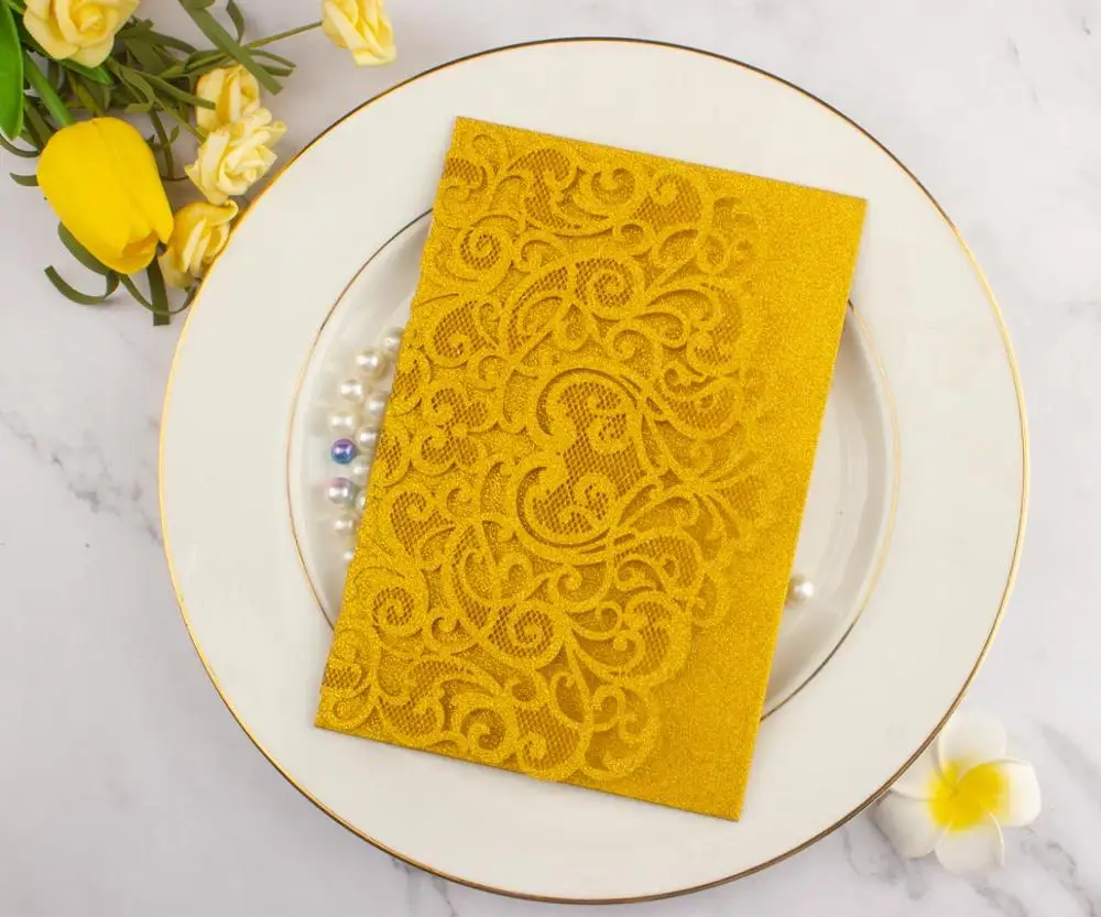 

Бесплатная доставка 50X Роскошные блестящие золотые свадебные приглашения конверты персонализированные вставки Роза лазерная резка карманные складные приглашения