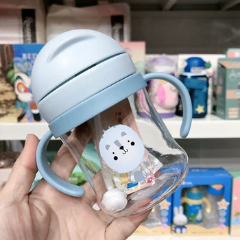 

2020 New Baby Cartoon Handle Water Cup with Clamshell Baby Straw Cup with Gravity Ball Suction Cup