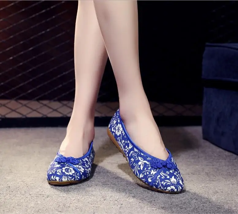 

Summer models soft bottom women single cloth shoes Chinese Traditional Embroidery Flat Shoes Lady Cool Floral Blue Dance Shoes