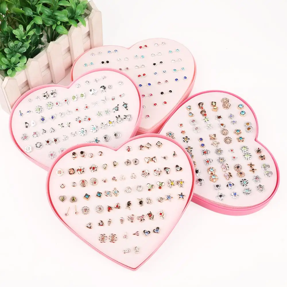 36Pairs مزيج صغير كريستال زهرة الطين القرط مربط مجموعة الفاكهة الكرتون هيبوالرجينيك البلاستيك أقراط للأطفال مع صندوق القلب