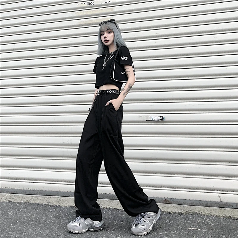 Women Black Wide Leg Pants With Chain 