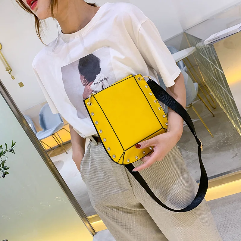 

JIULIN 2019 new punk wind shell small square rivet shoulder slung women's bag