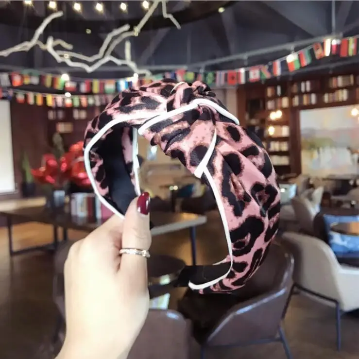 Новая модная мягкая теплая Осенняя Повязка На Голову Повседневная 4 см широкая боковая леопардовая повязка на голову аксессуары для волос в виде тюрбана - Цвет: pink hairband