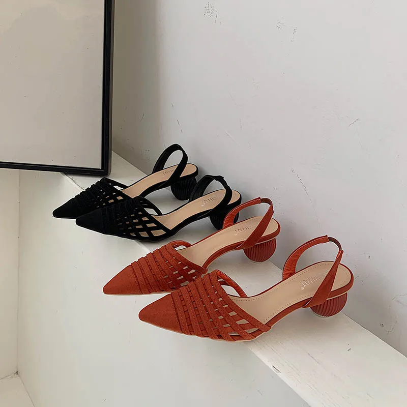 

2020 Spring Hollow Sandals Round Mid Heels Roman Style Back Strap Pointed Toe Fashion Sandals Summer Dress Shoes Woman Hot Sales