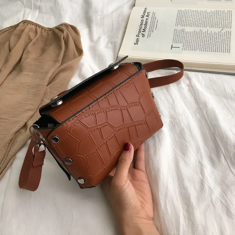 

Korean-style Bag Women's 2020 New Style INS Super Fire Broadband Fashion Rivet Article Square Sling Bag Shoulder Bag