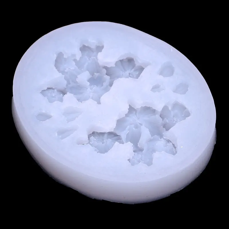 

The petal flower silicone mold made of epoxy resin can be used for pendant cake fondant crafts and decorations