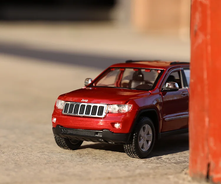 1:24 Высокая литая модель машины Модель JEEP Jeep Grand Cherokee внедорожный автомобиль модель для детей Подарки