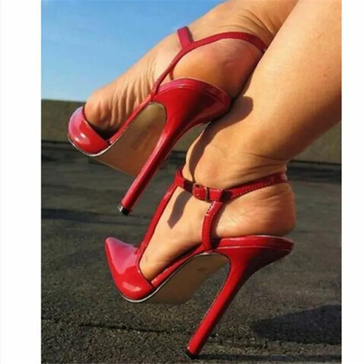 Olomm/новые женские блестящие босоножки с Т-образным ремешком пикантные босоножки на тонком высоком каблуке Великолепная обувь с острым носком красного и черного цвета женская обувь; большие размеры США 5-15