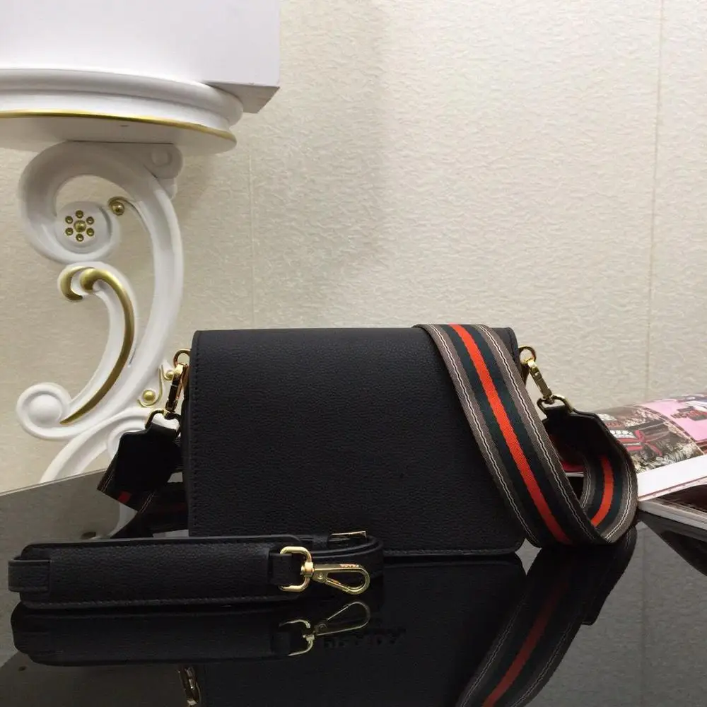 

2019 Autumn Europe and the United States new luxury real leather material women's wide shoulder Messenger bag