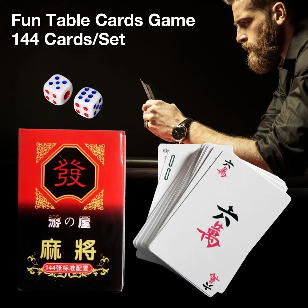 Mahjong tradicional chinês que joga cartas com 2 cubos para o