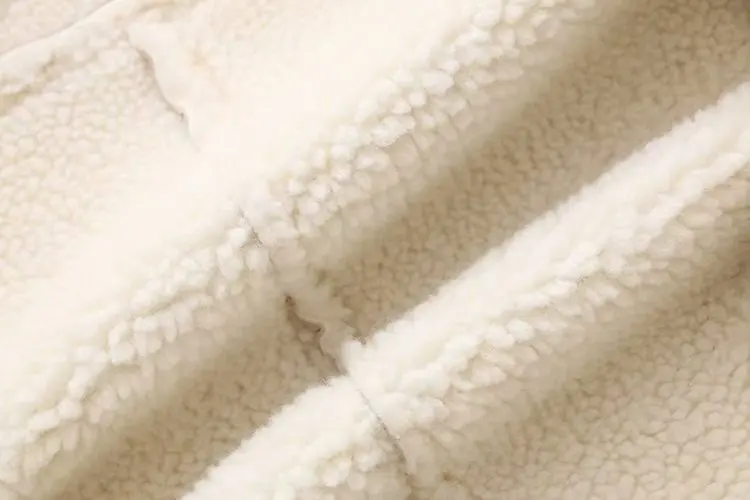 12587243924_650631000