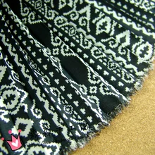 Ретро черная ткань нижняя полоса тотемная печать organ Плетеный гофрированный шифон Мягкая ткань из Южной Кореи