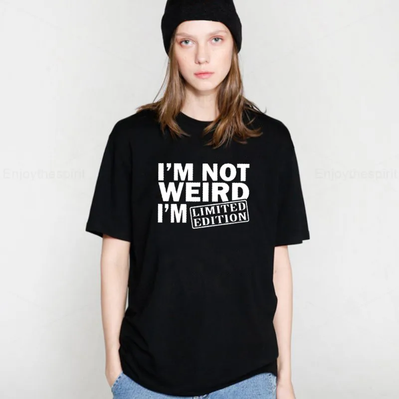 Женская футболка с надписью Enjoythespirit I'm Not Weird черные однотонные летние крутые
