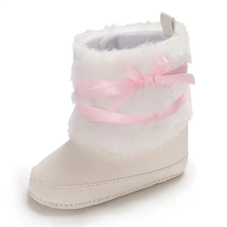 Зимние розовые теплые пушистые От 0 до 2 лет с милым бантом для новорожденных мальчиков и девочек Детские домашние зимние ботинки ботиночки с хлопковой подошвой Нескользящая обувь для малышей - Цвет: Белый