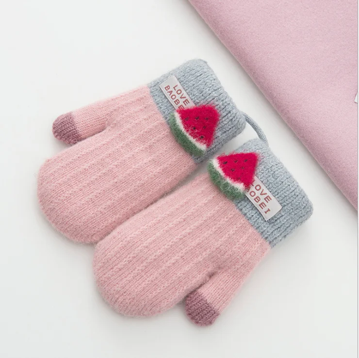 Pink gloves Детские теплые зимние перчатки с милыми фруктами; плюшевые шерстяные перчатки для девочек - Цвет: Pink gloves