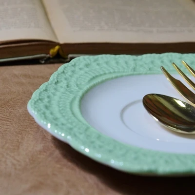 

European Embossed Ceramic Small Plate Retro Western Food Fruit Plate Tea Tray Home Decoration Tray Gift Free Shipping