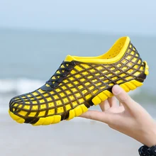 Мужские Пляжные шлепанцы; летние домашние сабо для мужчин; красивые мужские домашние тапочки для спальни; сандалии для бассейна; Нежные мужские уличные тапочки