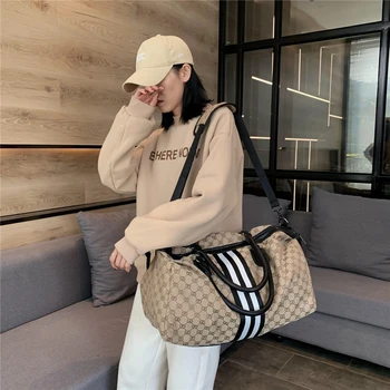 

2020 new travelling bag men's handbag women on business trip large capacity travel bag duffel bag popular logo cool gym bag