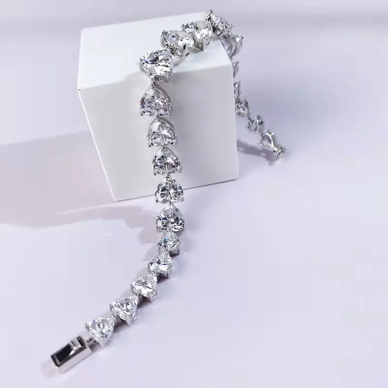 

European and American popular fashion love heart S925 silver bracelet 1.25 carats love heart diamond combination ladies jewelry