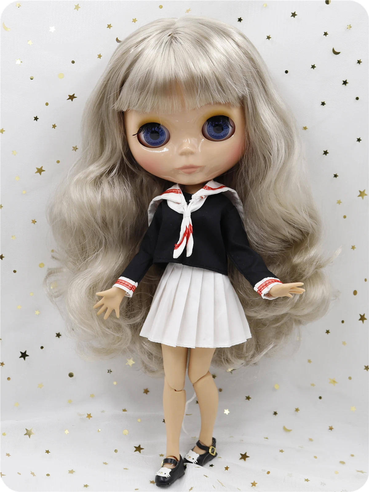 Valentina- Premium Custom Neo Blythe Pop met zilverkleurig haar, bruine huid en glanzend schattig gezicht 1