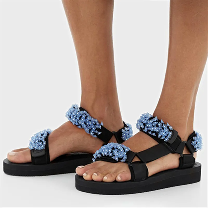 Милые женские удобные летние сандалии с цветочным декором пляжные на плоской