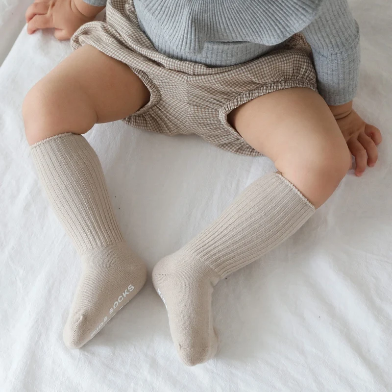 Модные носки для новорожденных; однотонные мягкие носки с принтом; нескользящие носки-тапочки для маленьких мальчиков и девочек