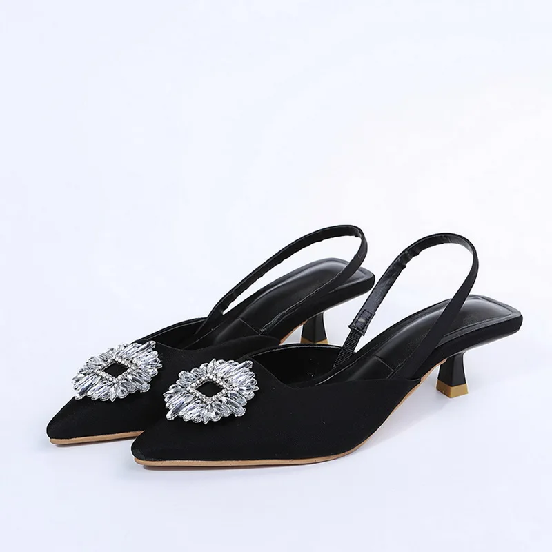 mid-heel black