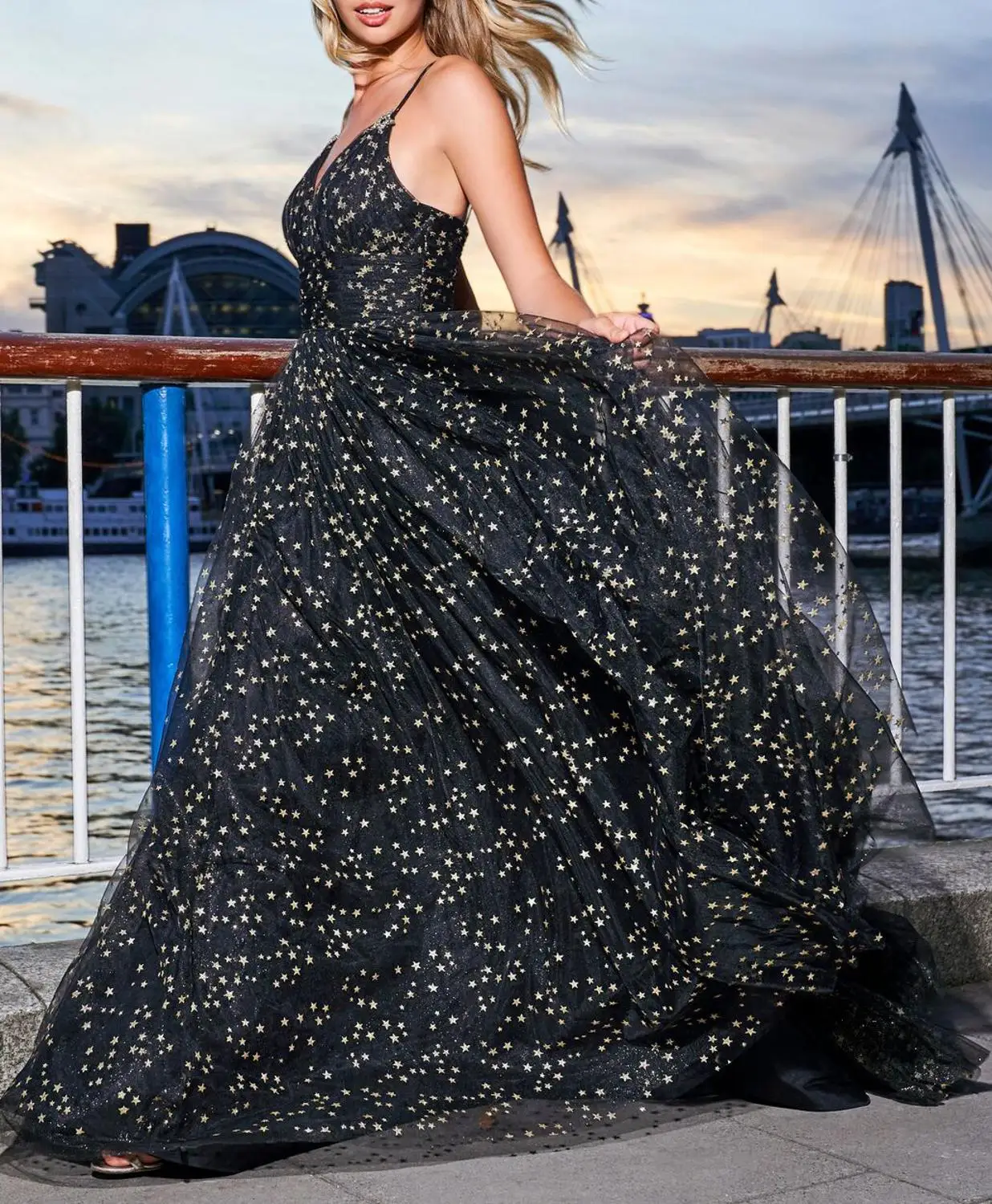Vestidos De Gala Выпускные платья Длинные Тюль звезда Аппликации вечернее платье Спагетти ремни v-образным вырезом Robe De Soiree