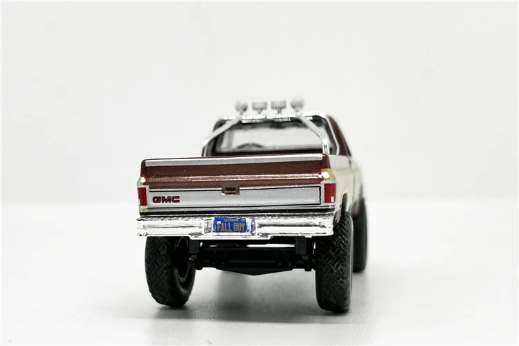 Зеленый свет 1: 64 1982 GMC K-2500 Коричневый Бежевый Осень парень без коробки