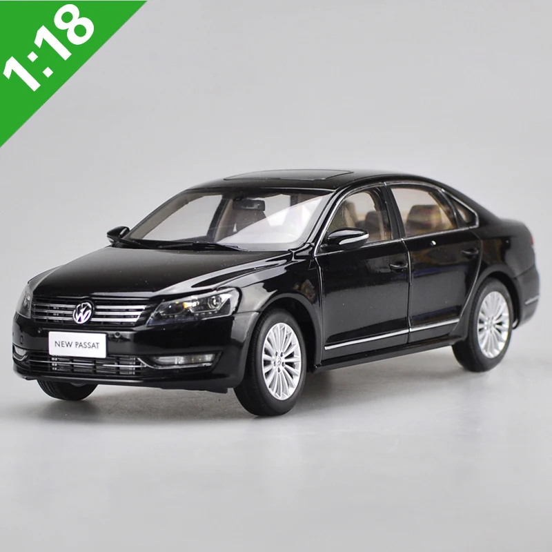 1:18 VW PASSAT литая модель автомобиля игрушки Металлическая Модель автомобиля оригинальная коробка - Цвет: C