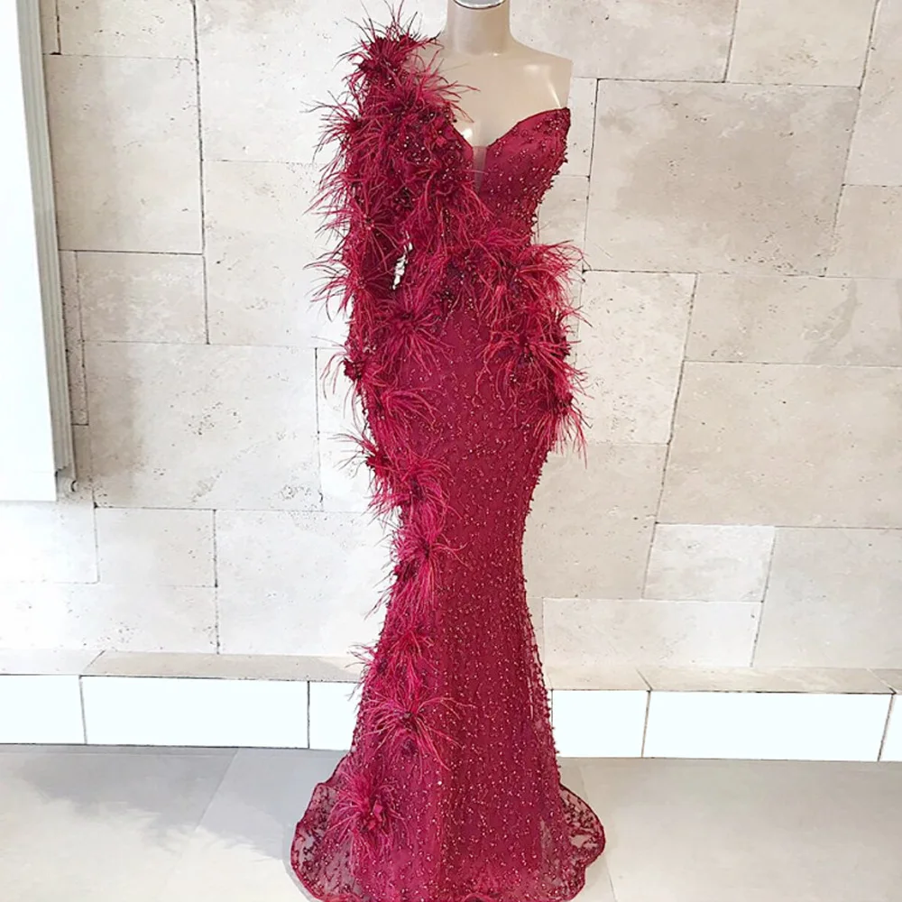 

2020 Sample Red Beads Embroidered Lace One Long Sleeves Formal Evening Dress Mermaid Ostrich Feather Party Dress For Wedding