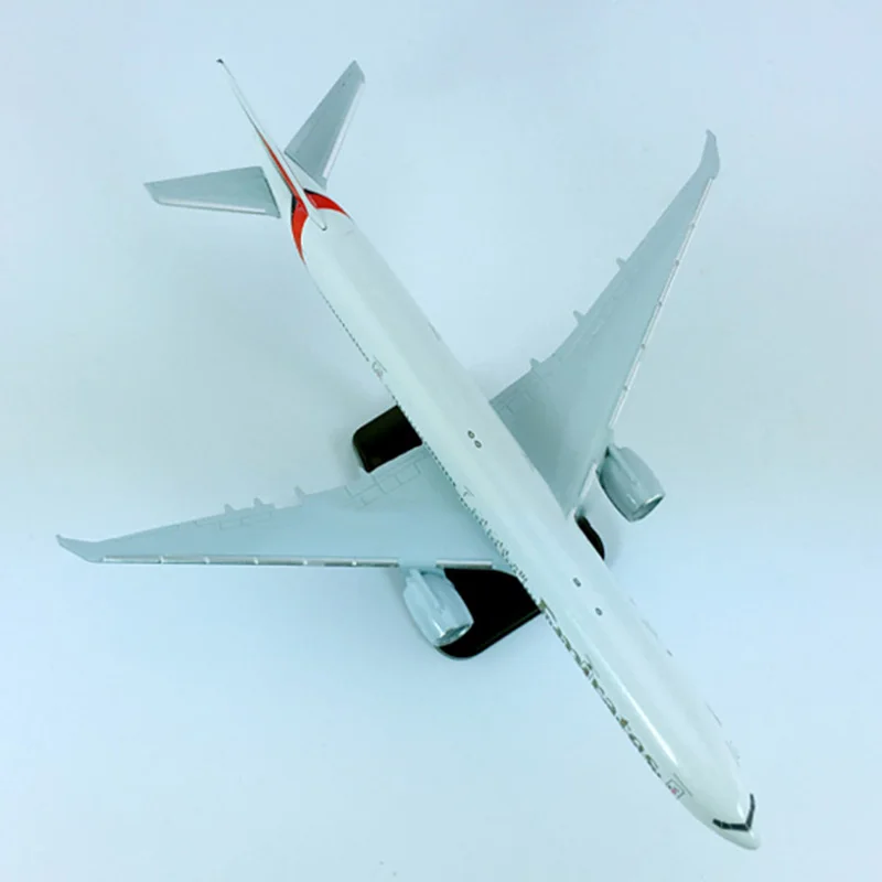18 см 1/400 коллекционные Boeing777-300 Emirates airlines Твердые игрушечные модели самолетов литье под давлением Пластиковые модели самолетов игрушки