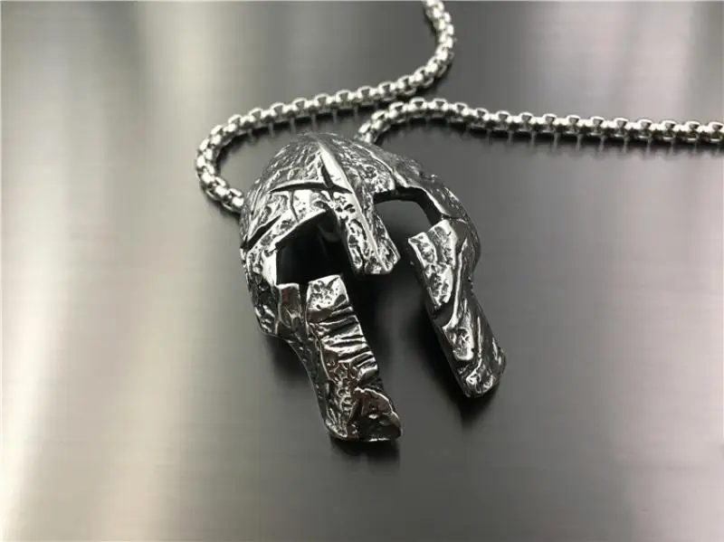 

Fashion Creative Metal Knight Helmet Pendant Necklace Men's Personality Hip Hop Punk Necklace Party Motorcycle Jewelry Gift