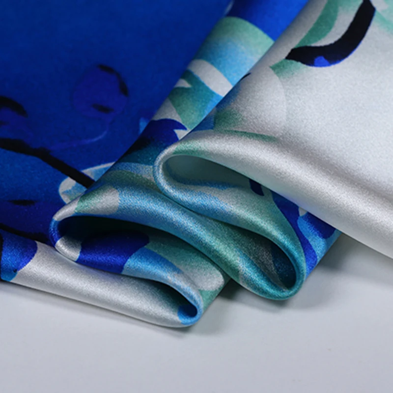 Ограниченная Специальная цена 19 мм шелк атлас Ткань Эластичный синий цветок позиционирования печати Летняя одежда ткань