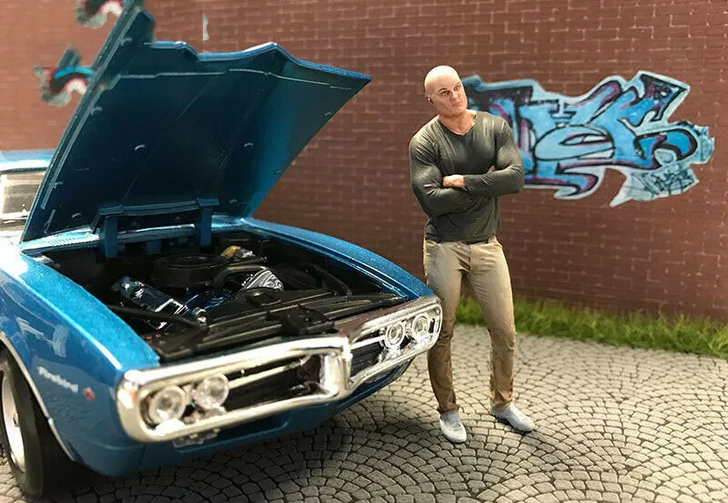 

Unassambled 1/35 Modern Civilian Man (not include car ) Resin figure miniature model kits Unpainted