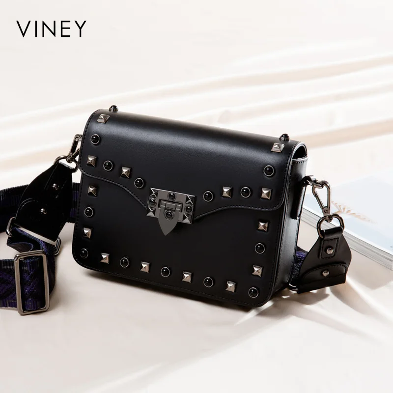 

Guangzhou Female 2020 Tide Joker Slung Small Bag Liu Nail Simple Single Shoulder Oblique Satchel Broadband