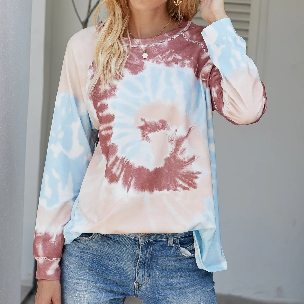 

Women's Tie-dye T-shirts Gradient Color Swirl Long-sleeved Loose Top Round Neck Sweater Pullovers Streetwear Female Tee