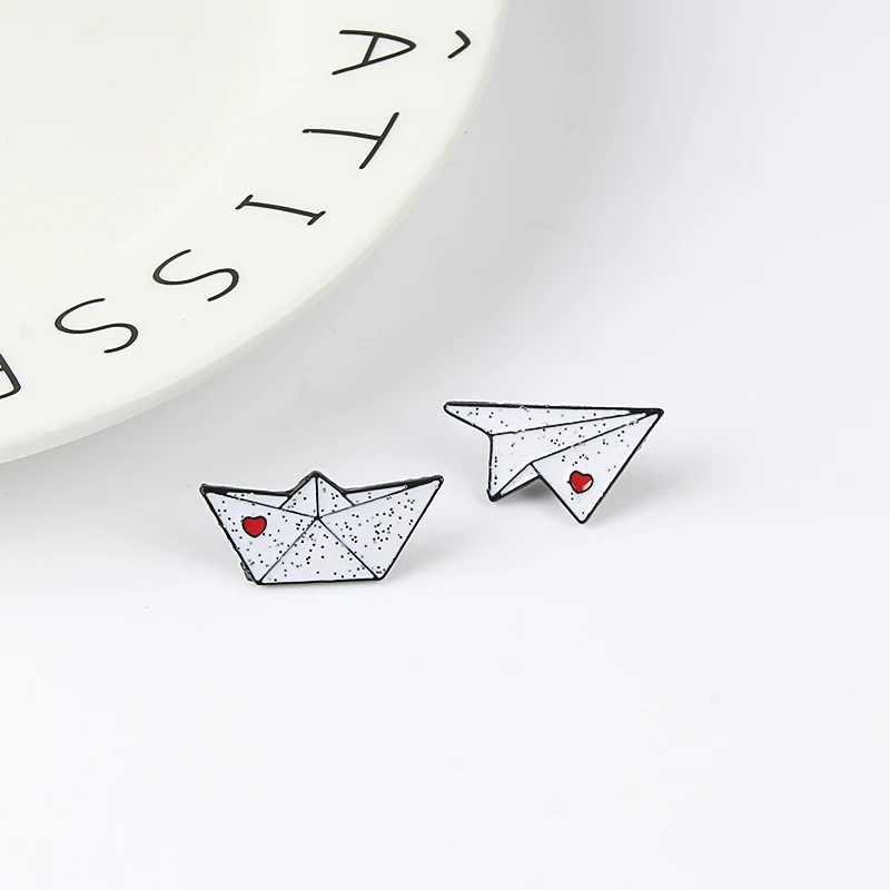 Fashion Simple Paper Plane Boat Enamel pin Love Metal Cute Lapel Badge Brooches Trendy Kids Costume Mini Jewelry Gift | Украшения и