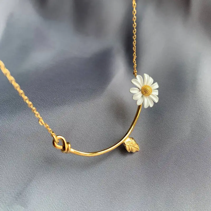 Gold Dainty Daisy Pendant Necklace