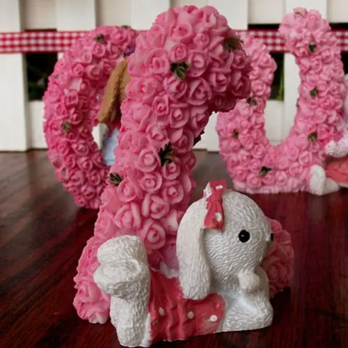 Fashion Letters of "LOVE" Rose Pattern Rabbit Resin Home Garden Ornament Decoration