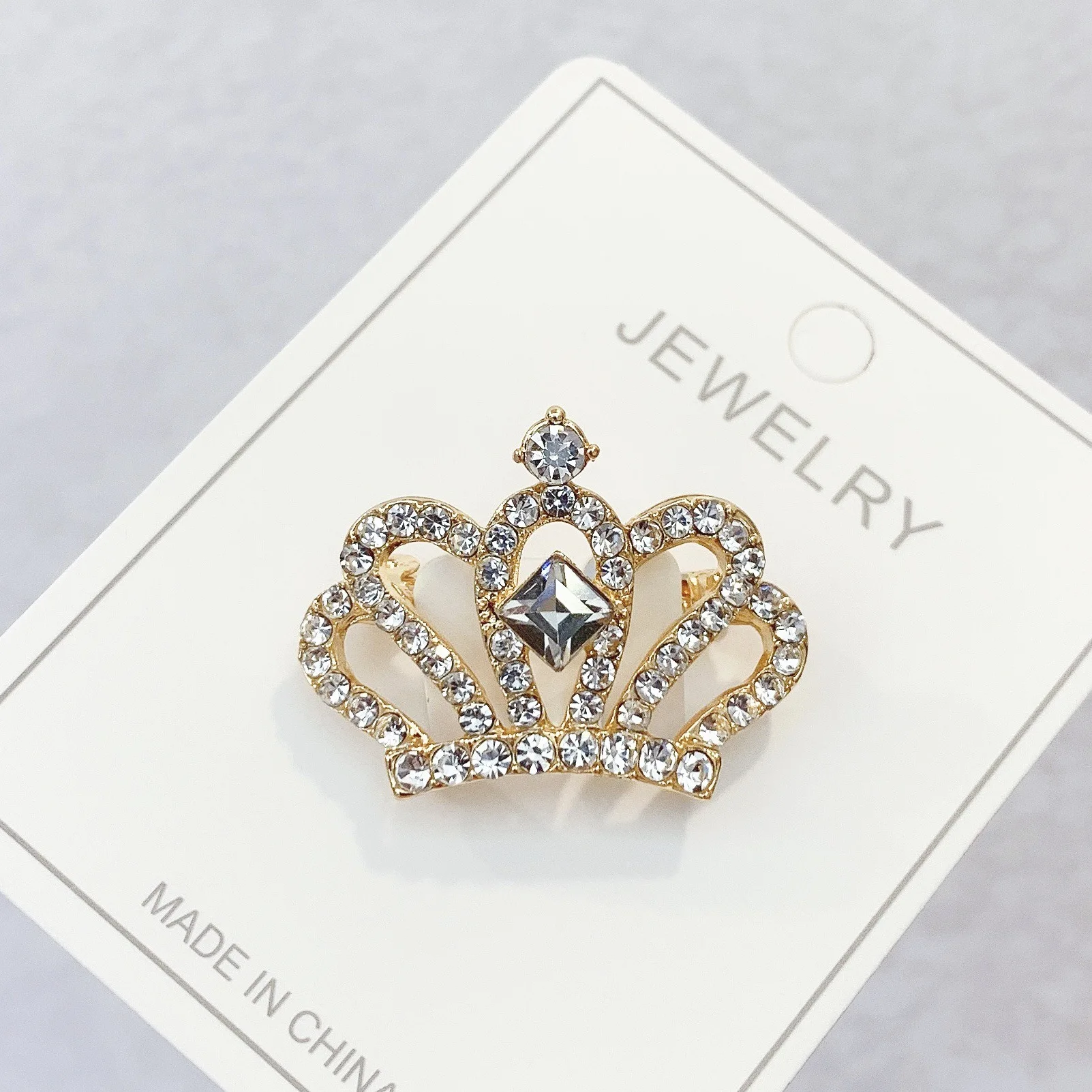 Vintage Designer Crown Crown Brooch Pin Lapel Pin For Women Elegant 3A  Zircon Evening Dress Accessory With Fashionable Scarf Buckle From Emilyqun,  $4.21