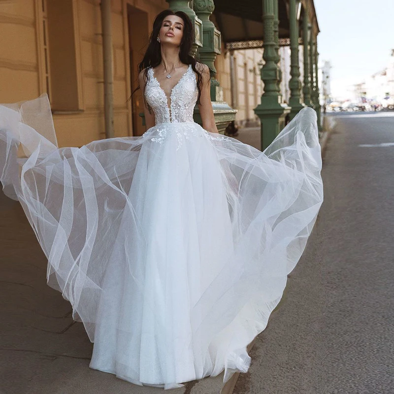 

A-line V-neck Wedding Gowns 2020 Charming Sleeveless Appliques Sweep Train Plus Size Tulle Backless Bridal Dresses