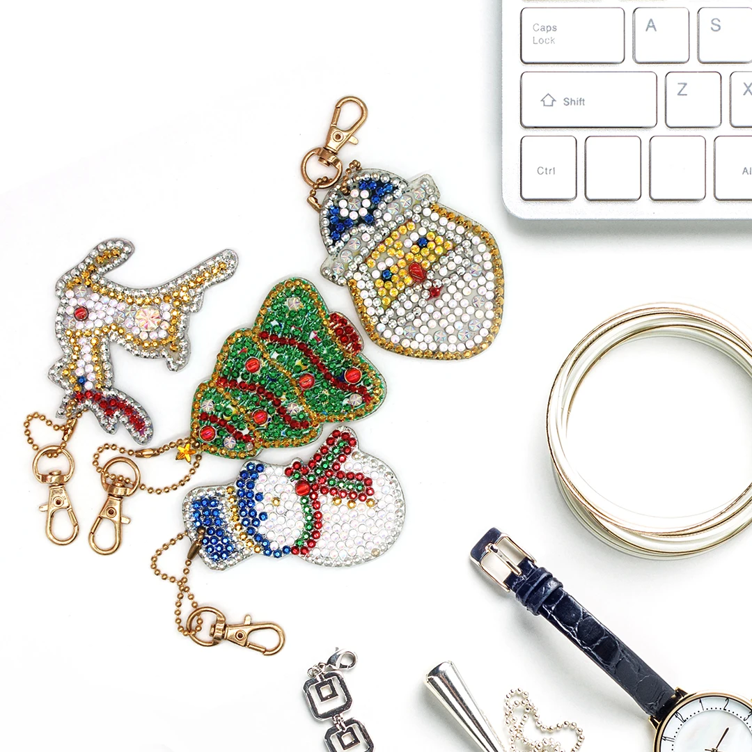HeeBenor Store DIY Fashion Christmas Keychains Keyring Bag Pendant Round Shinny Ornament Holiday Home Decoration Jewelry YSK17