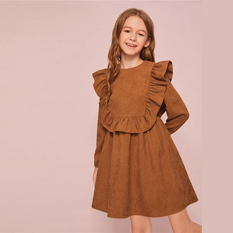 SHEIN Kiddie/коричневое однотонное милое вельветовое платье с оборками для девочек; детское весеннее расклешенное короткое платье трапециевидной формы с рукавами «Бишоп»